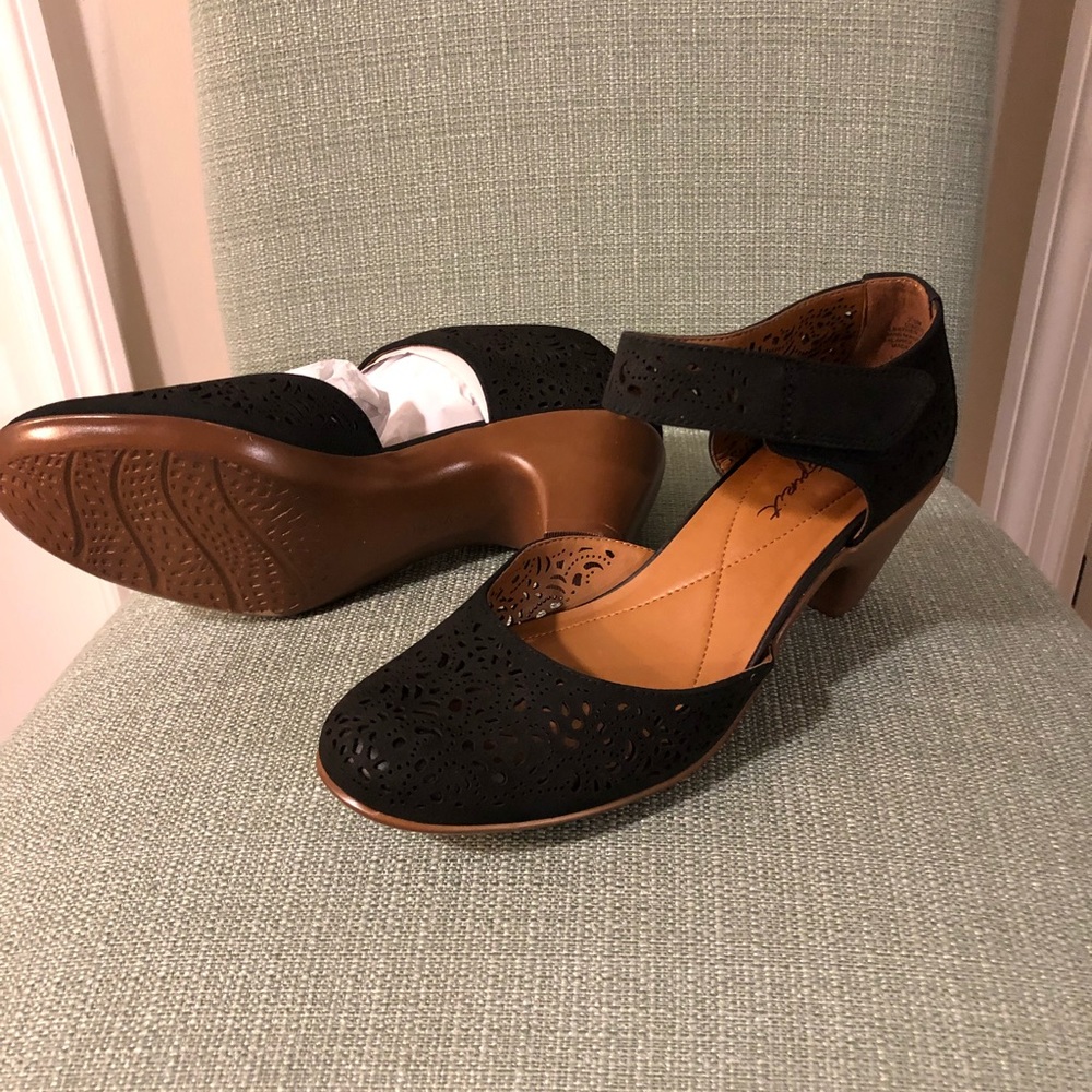 Black easy spirit cindie